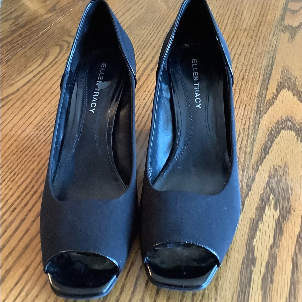 Ellen Tracy wedge shoes in black, size 9